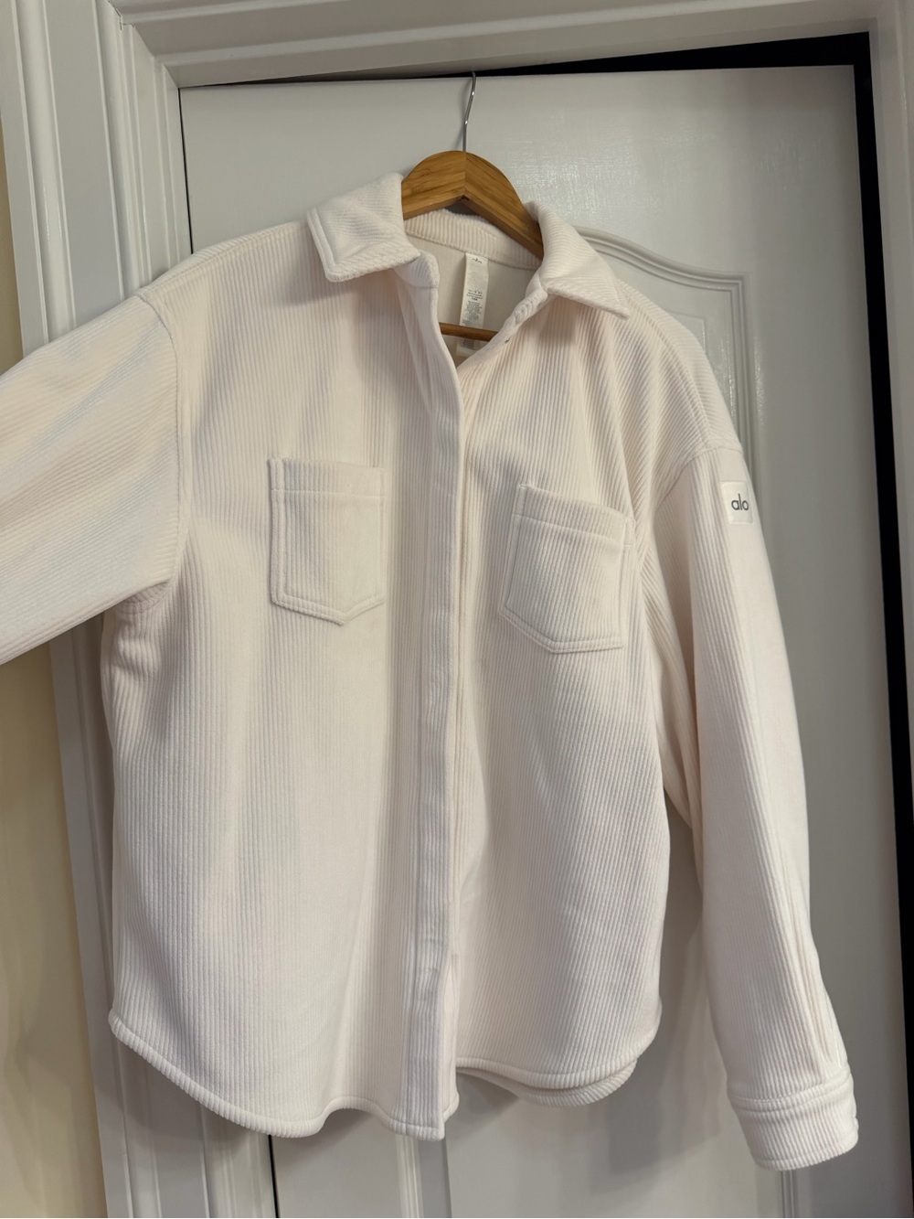 ALO Yoga Ribbed Velour Mountain Side Shacket Button-Up Shirt Jacket in Bone - Picture 3 of 6